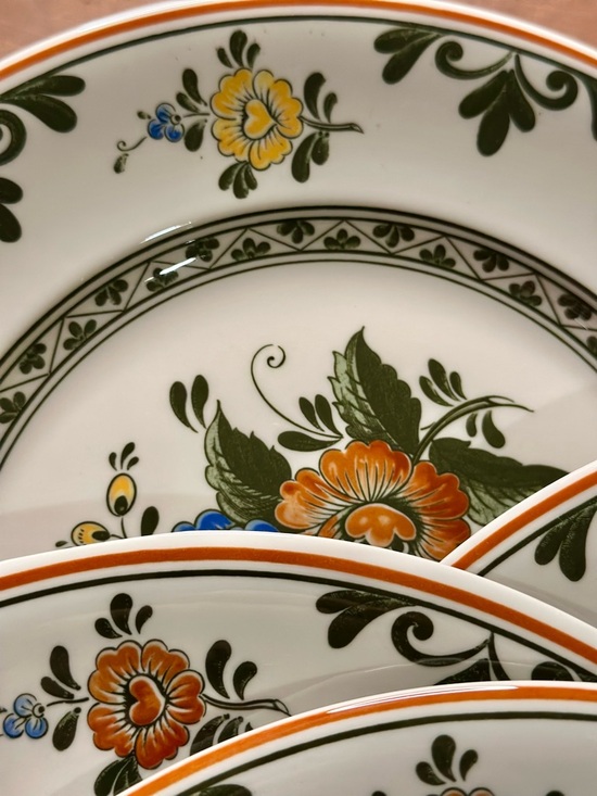 Villeroy & Boch Discontinued Alt Amsterdam 4 Dinner Plates and 2 Small Bowls Set - Picture 6 of 11